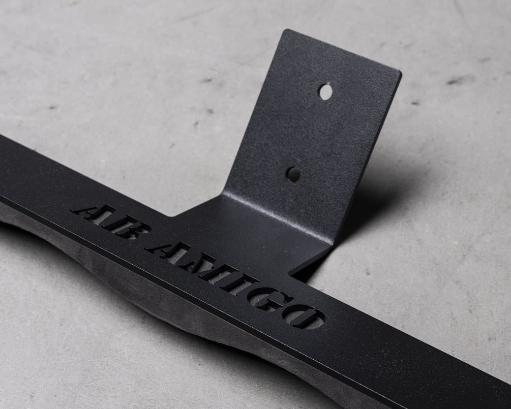Floor mounted sit up bar outlet